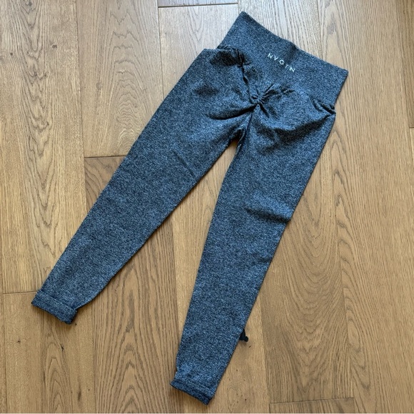 NVGTN Black Speckled Scrunch Seamless Leggings - Size S - Like New - Picture 1 of 6